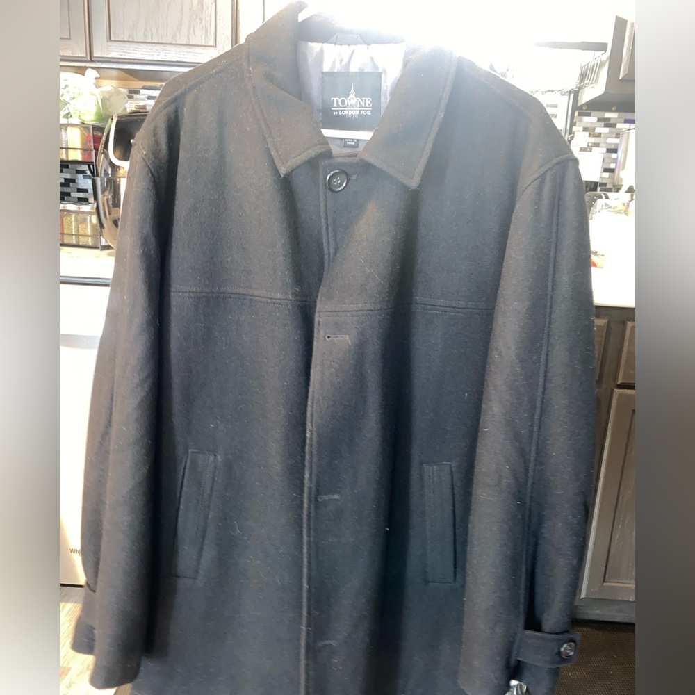 Towne by London Fog Coat
Men’s Large Size 
Wool and Polyester